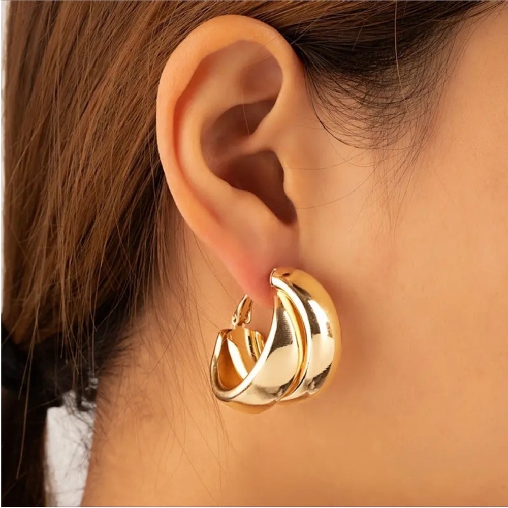 NWOT Mazie Gold Double Hoop Earrings - Picture 4 of 4